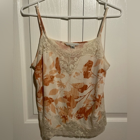 Beautiful 90s vibe cami with lace details - Picture 1 of 4